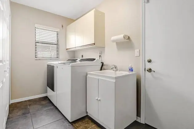 Ev (1410 SW 18Th Ter)