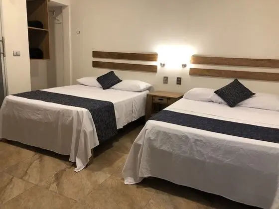 Tek Büyük Yataklı Oda, 2 Çift Kişilik Yatak