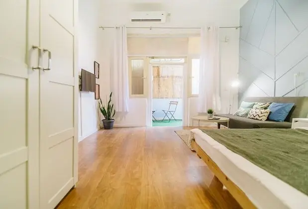 Studio with Kitchen and Balcony