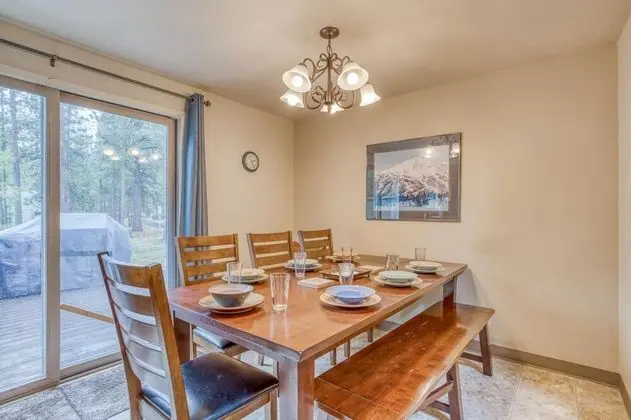Ev, Birden Çok Yatak (15 Lupine Lane)