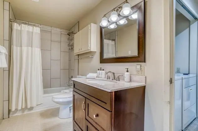 Ev, Birden Çok Yatak (15 Lupine Lane)