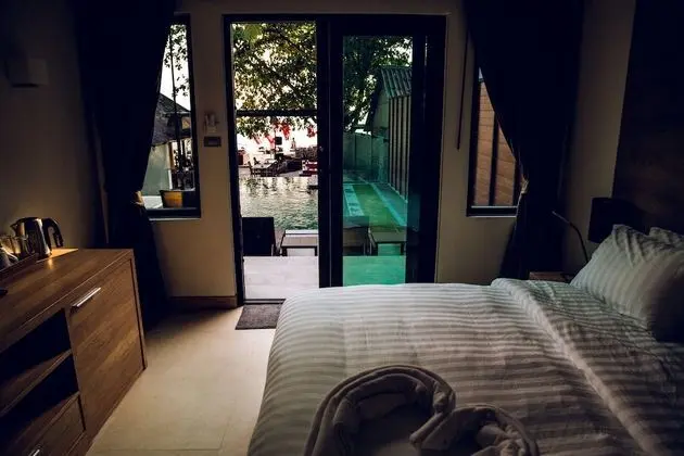 Superior Pool View