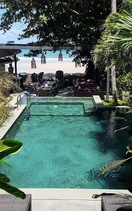 Superior Pool View