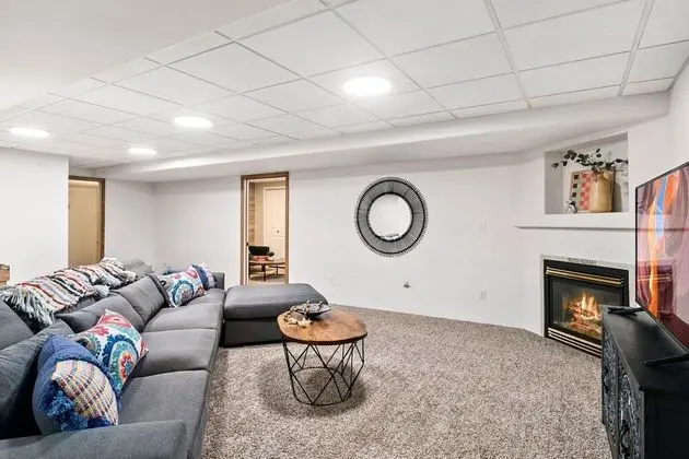 Ev, Birden Çok Yatak, Sıcak Su Havuzu, Bahçe Manzaralı (1500 Park Drive)