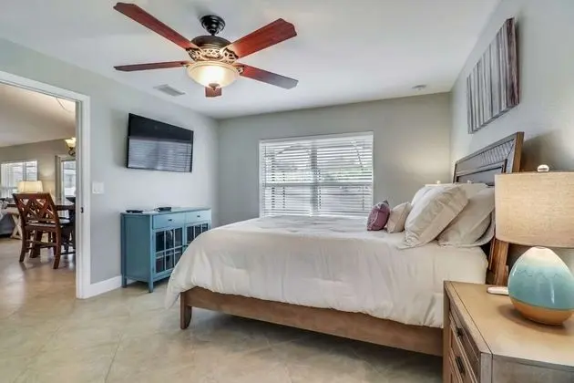 Ev (1506 SW 38th Street)