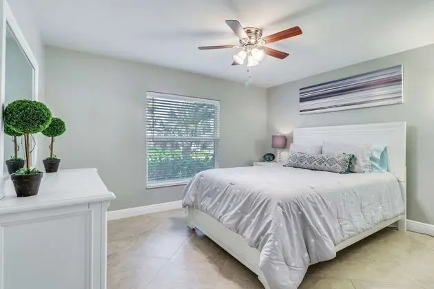 Ev (1506 SW 38th Street)