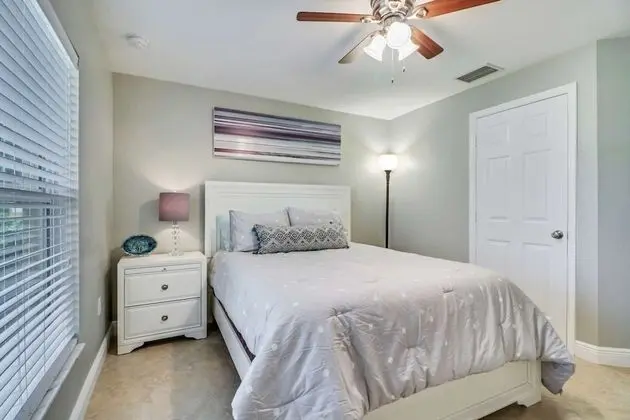 Ev (1506 SW 38th Street)