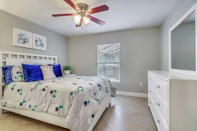 Ev (1506 SW 38th Street)