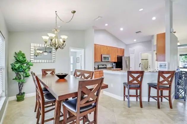 Ev (1506 SW 38th Street)