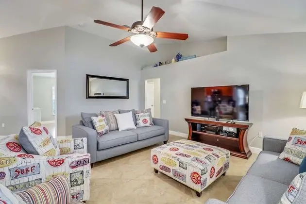 Ev (1506 SW 38th Street)