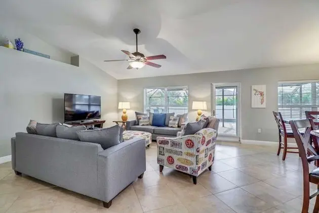 Ev (1506 SW 38th Street)