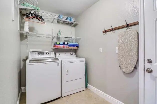 Ev (1506 SW 38th Street)