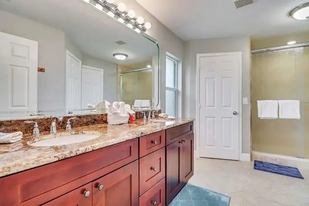 Ev (1506 SW 38th Street)