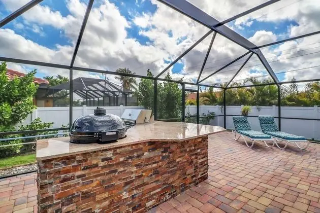 Ev (1506 SW 38th Street)