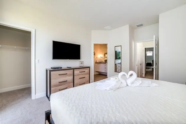 Ev (1510RETREAT)