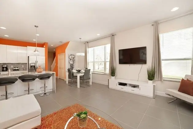 Ev (1510RETREAT)