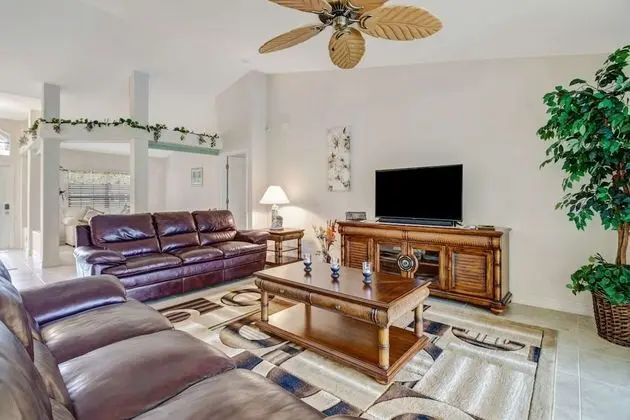 Ev (1519 NW 31st  Ave)