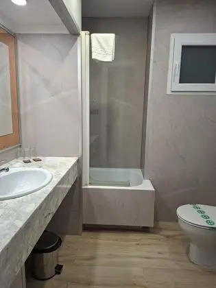 Üç Kişilik Oda, Teras