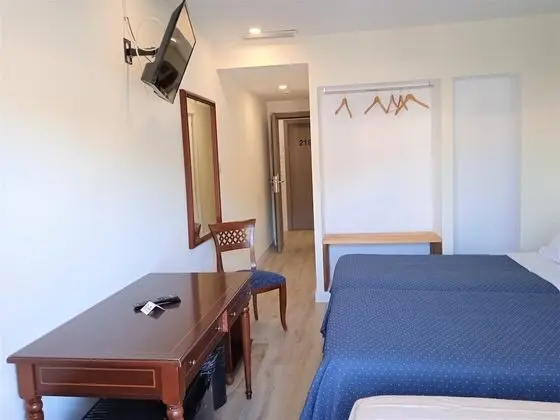Üç Kişilik Oda, Teras