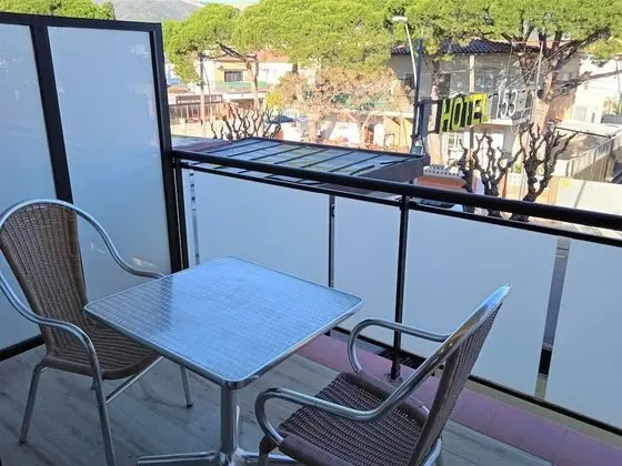 Üç Kişilik Oda, Teras