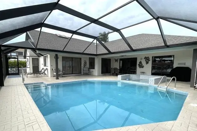 Ev (1530 SW 49th Ter)