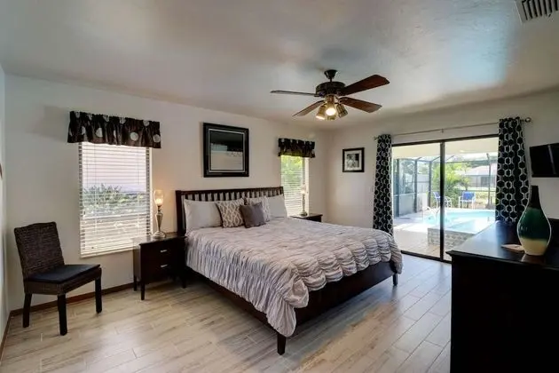 Ev (1530 SW 49th Ter)