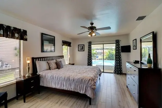 Ev (1530 SW 49th Ter)