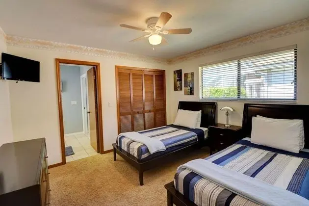 Ev (1530 SW 49th Ter)