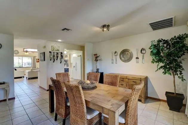 Ev (1530 SW 49th Ter)