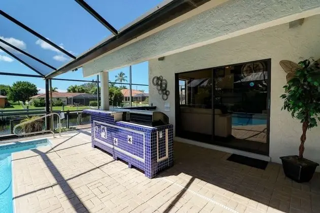 Ev (1530 SW 49th Ter)