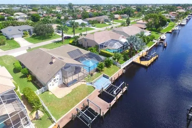 Ev (1530 SW 49th Ter)