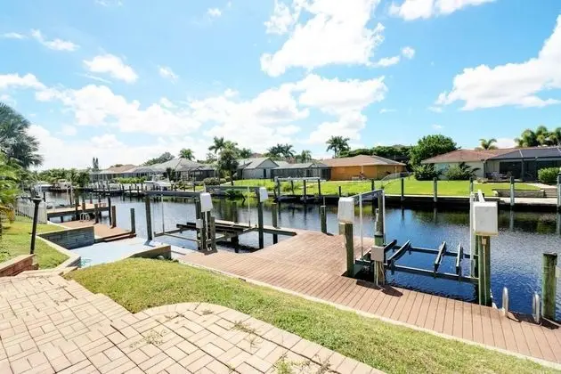 Ev (1530 SW 49th Ter)