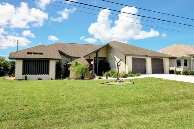 Ev (1530 SW 49th Ter)