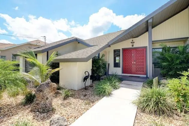 Ev (1530 SW 49th Ter)