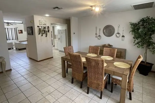 Ev (1530 SW 49th Ter)