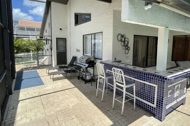 Ev (1530 SW 49th Ter)