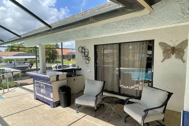 Ev (1530 SW 49th Ter)