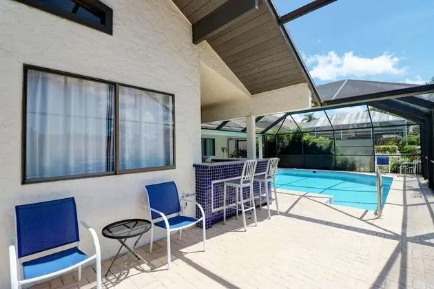 Ev (1530 SW 49th Ter)