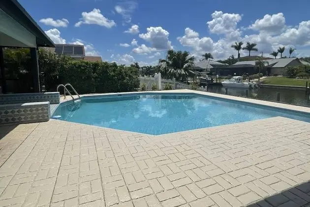 Ev (1530 SW 49th Ter)
