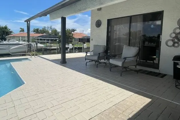Ev (1530 SW 49th Ter)