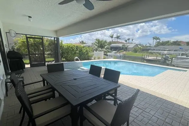 Ev (1530 SW 49th Ter)