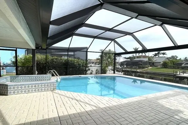 Ev (1530 SW 49th Ter)