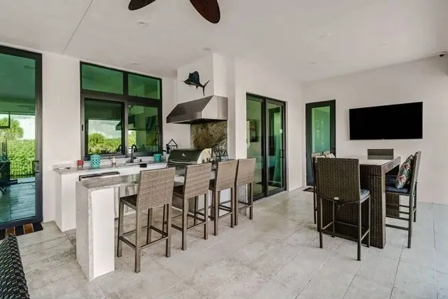 Ev (1625 NW 32nd Ct)