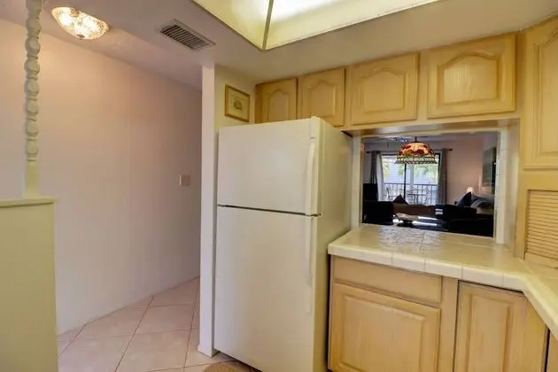 Daire (16360 Dublin Cir #202)