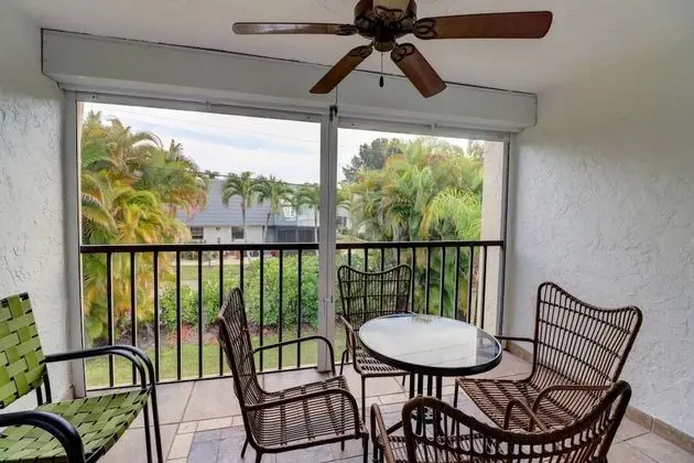 Daire (16360 Dublin Cir #202)