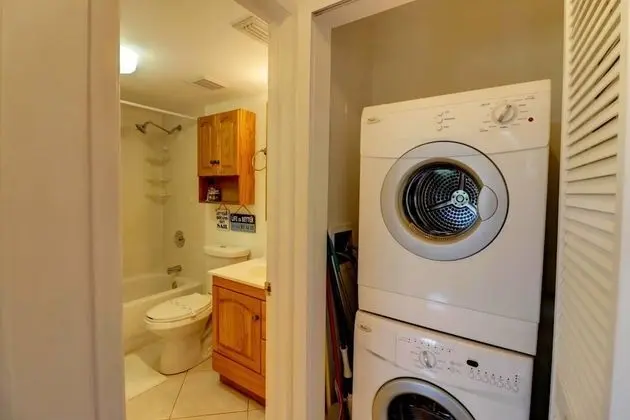 Daire (16360 Dublin Cir #202)