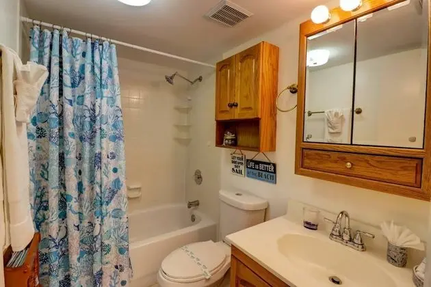 Daire (16360 Dublin Cir #202)
