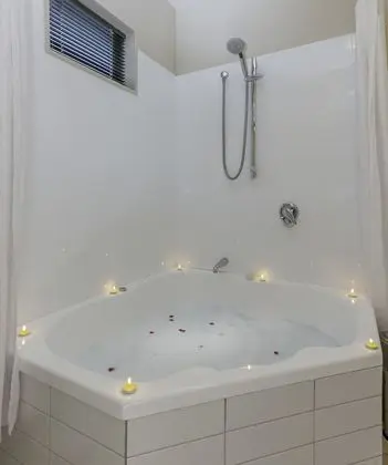 Stüdyo, Sıcak Su Küveti