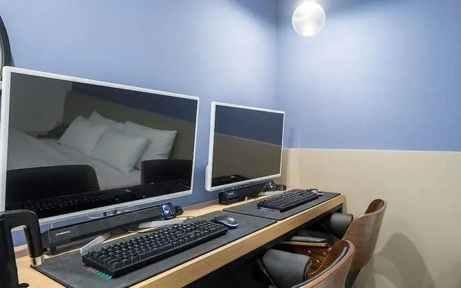 Oda (Deluxe Gaming Room (high-spec 2PC 65")