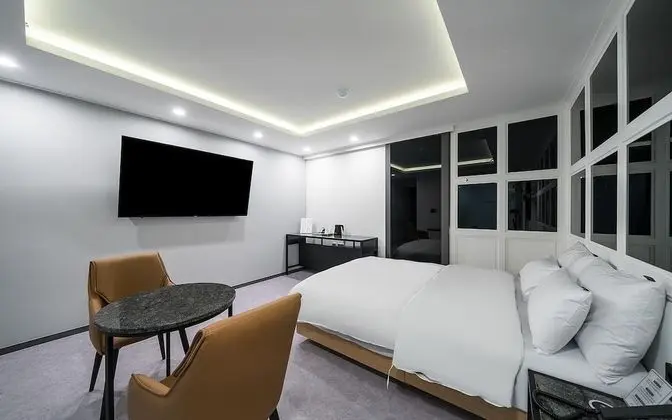 Oda (Premium (high-spec 2PC 65TV Netflix a)